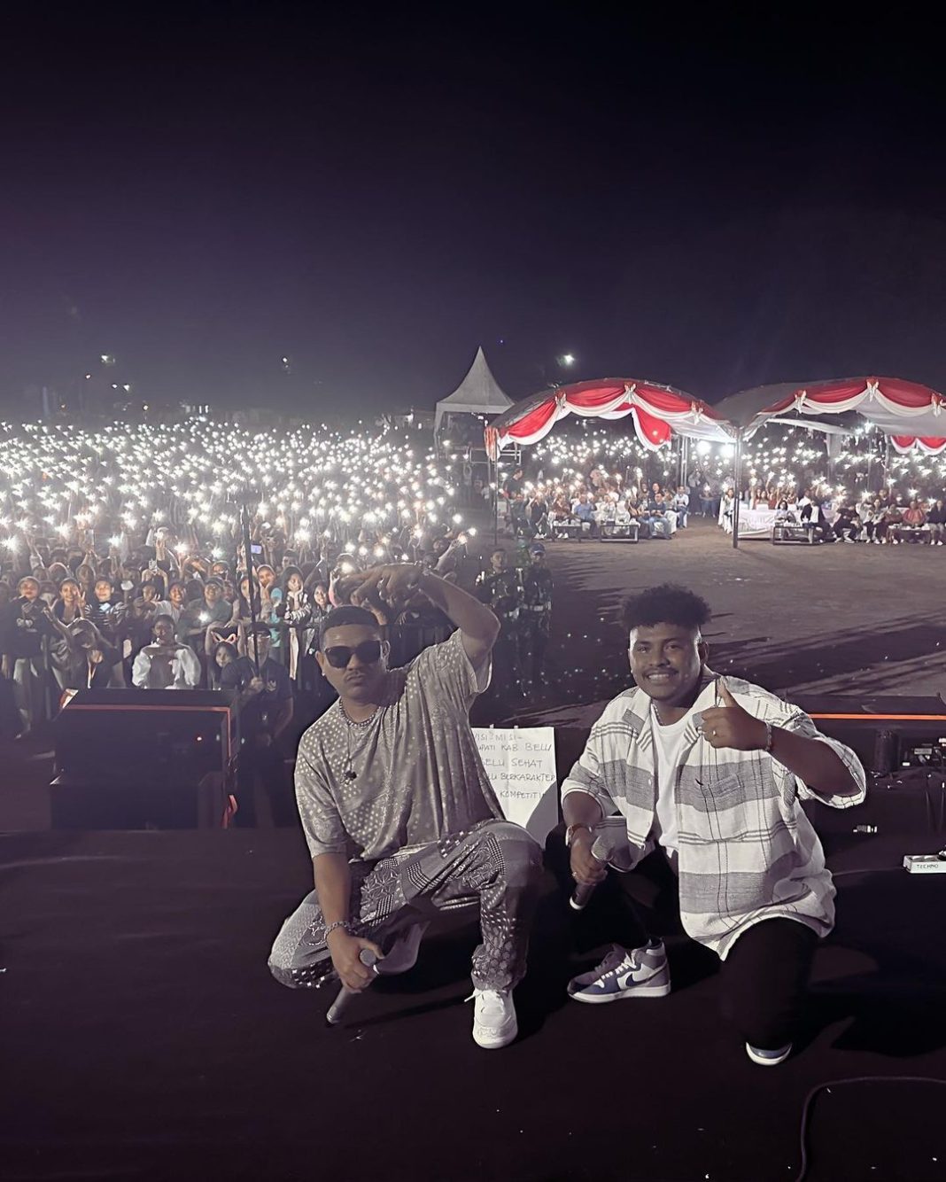 Konser di Kota Atambua Batas Negara RI-RDTL, Justy Aldrin – Toton Caribo Ucapkan Terimakasih Kepada Bupati, Wakil Bupati dan Bank Indonesia