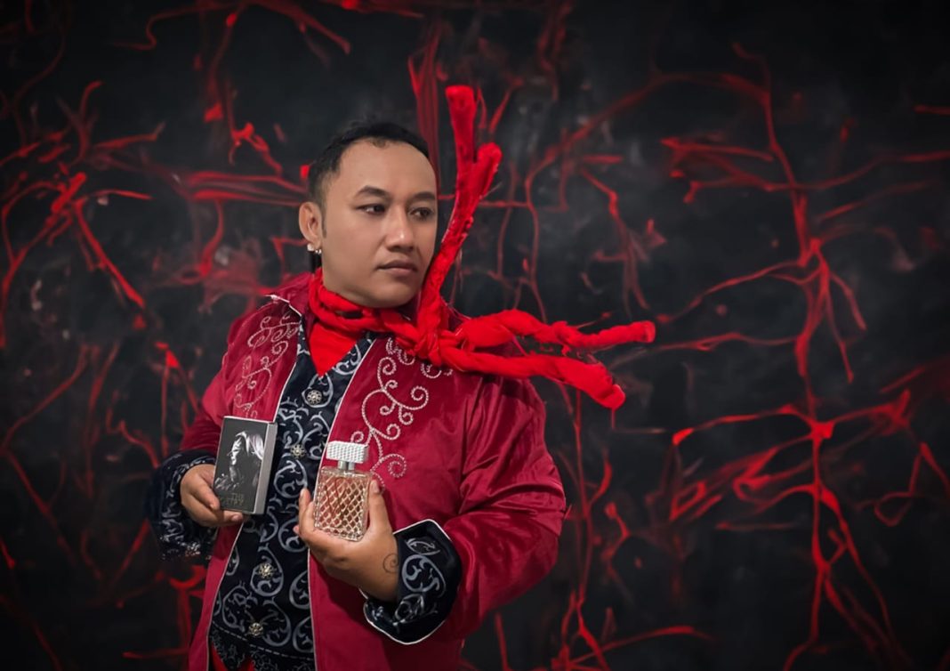 Penyair Satrio Welang Luncurkan Parfum Puisi, The Poetry