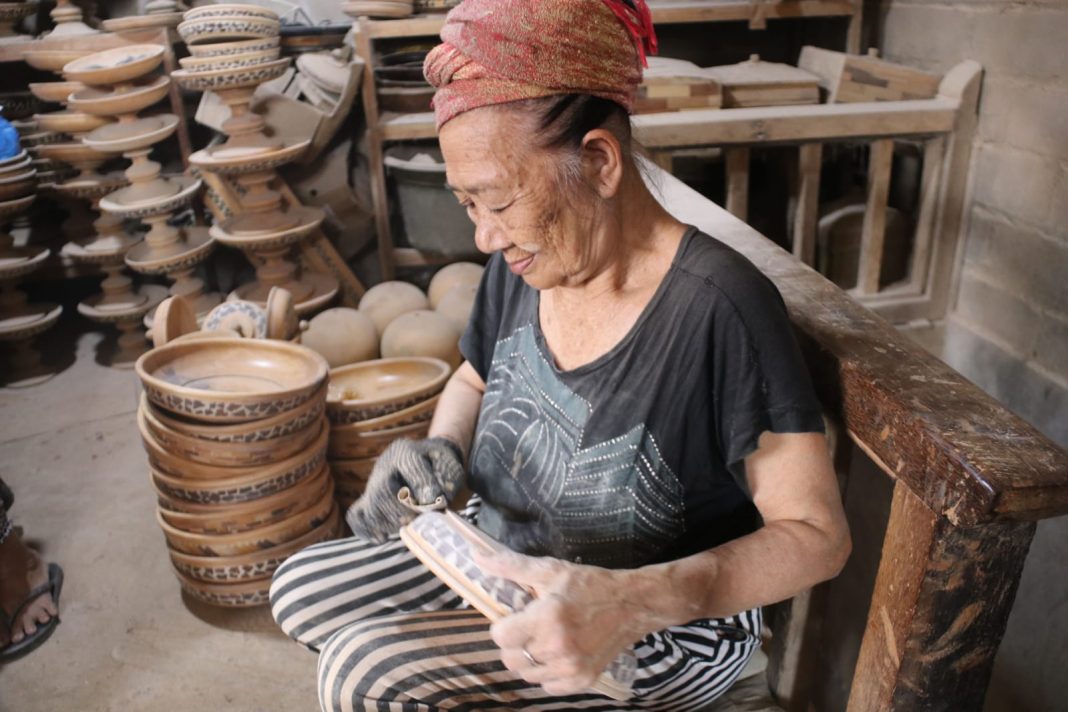 Dulang Batok Ciri Khas Desa Petandakan Beromset Puluhan Juta Perbulan