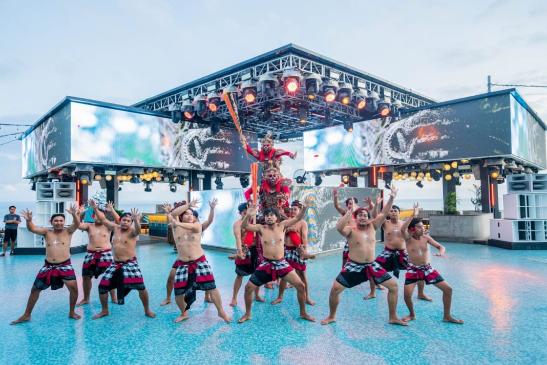 Atlas Beach Club Hadirkan Tarian Daerah Kecak dan Tari Api Secara Rutin di Canggu
