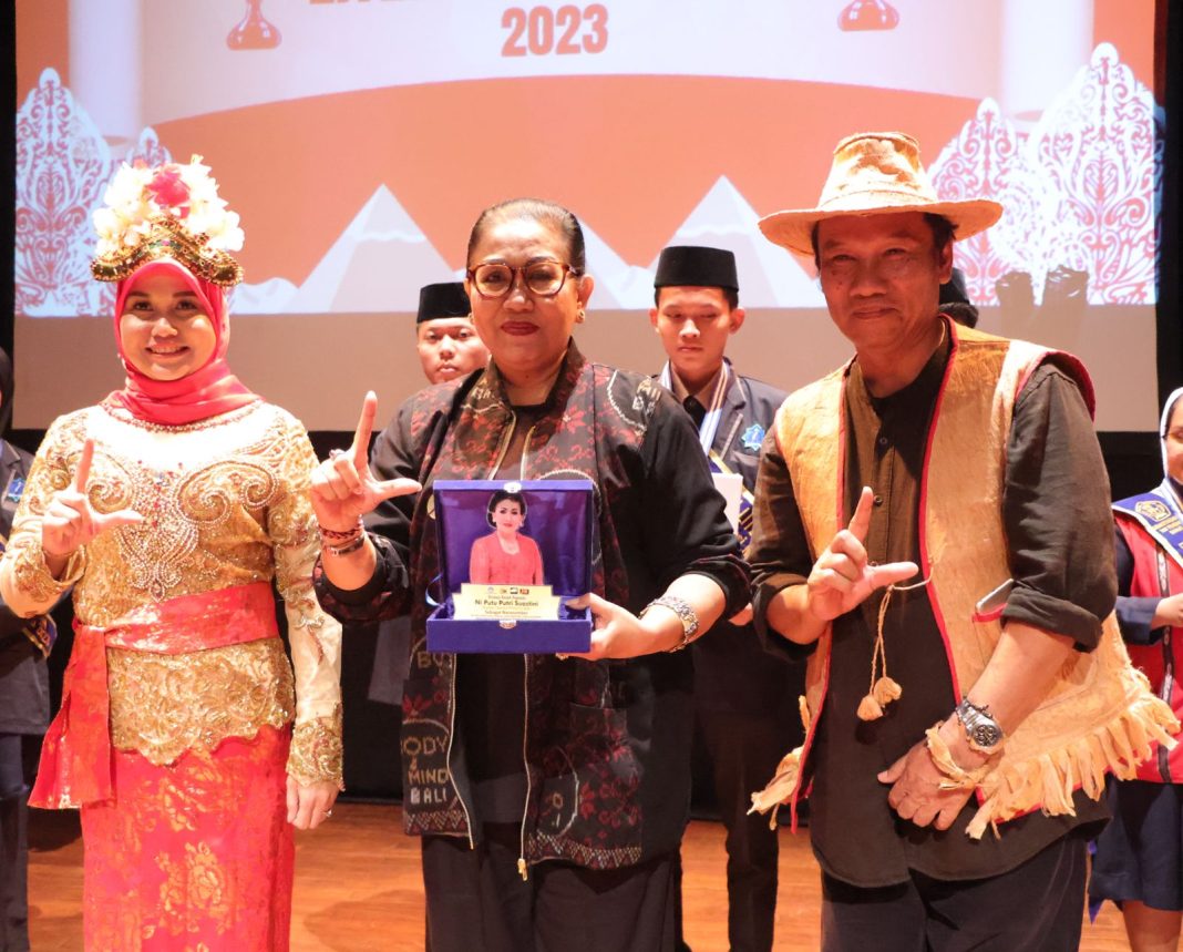 Bunda Literasi Ny. Putri Koster Hadiri Peluncuran Buku Bersama Tokoh Nasional