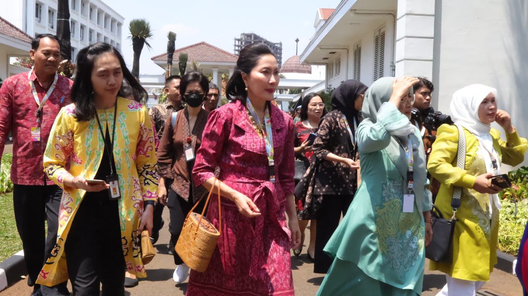 Bahas Program Kerja Tahun 2024, Pj. Ketua Dekranasda Bali Ikuti Rakernas di Istana Wapres