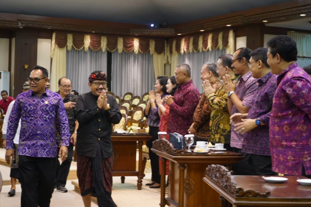 Wagub Bali Sampaikan Pendapat Dalam Rapat Paripurna ke-38 Masa Persidangan III Tahun Sidang 2023