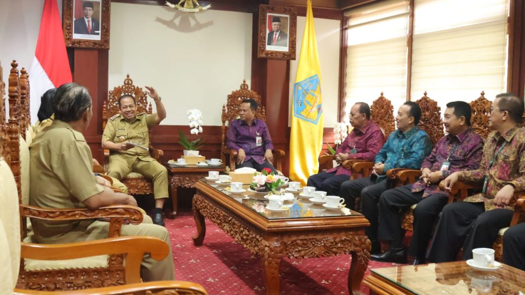 Pj. Gubernur Mahendra Jaya Ajak BPD Bali ‘Ngrombo’ Kemiskinan Ekstrem
