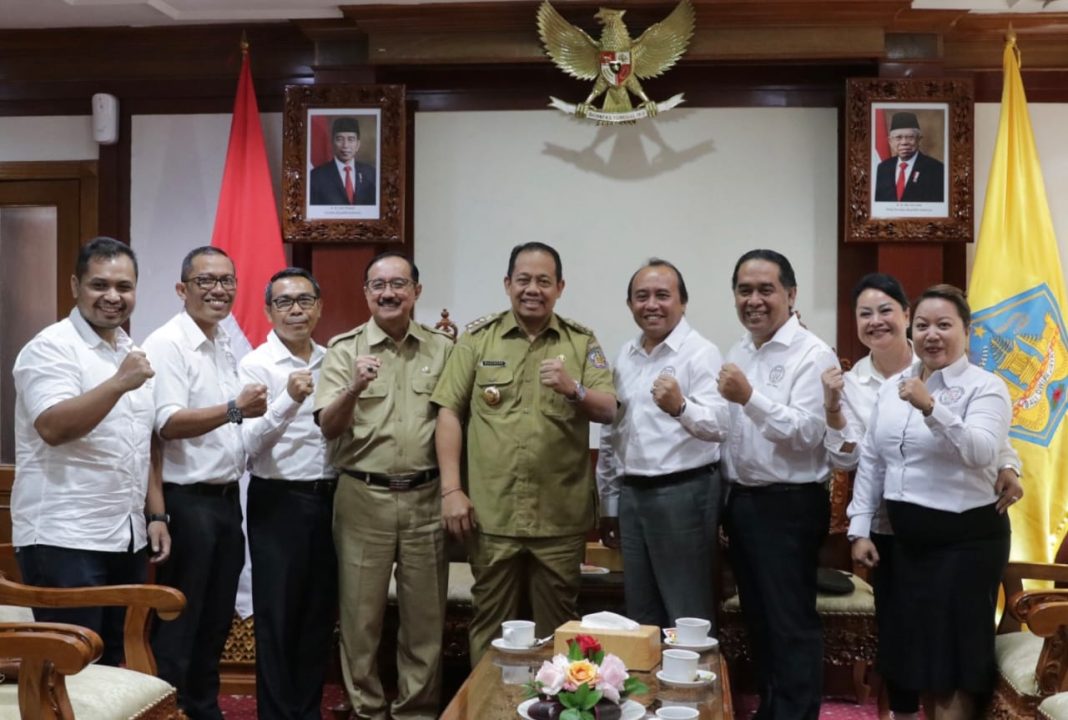 Pj. Gubernur Bali Bahas Transportasi Publik Hingga Pungutan Wisatawan Asing Bersama IHGMA Bali