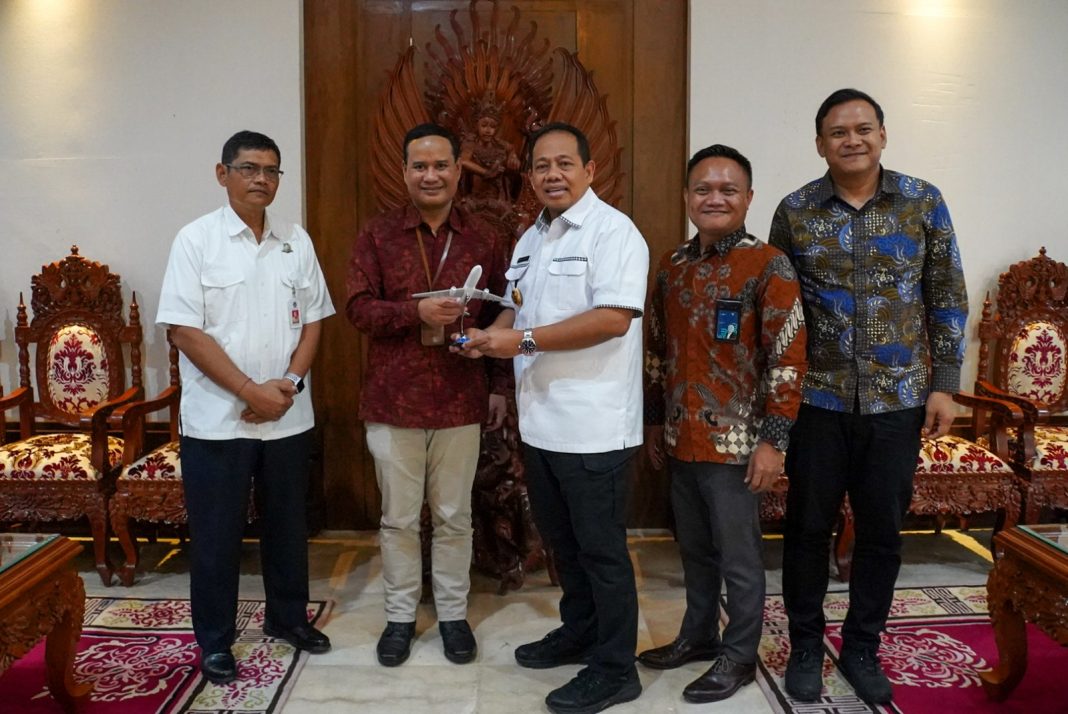 Pj. Gubernur Mahendra Jaya Dorong Maskapai Garuda Tambah Penerbangan ke Bali