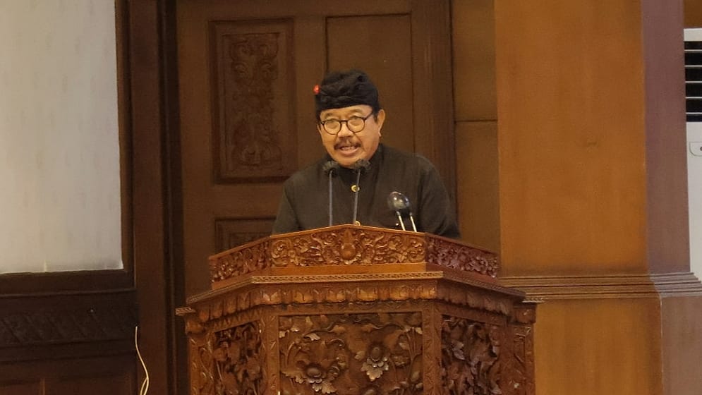 Wakili Gubernur Koster, Cok Ace sampaikan Tanggapan terkait Raperda Provinsi Bali tentang Perubahan APBD Semesta Berencana