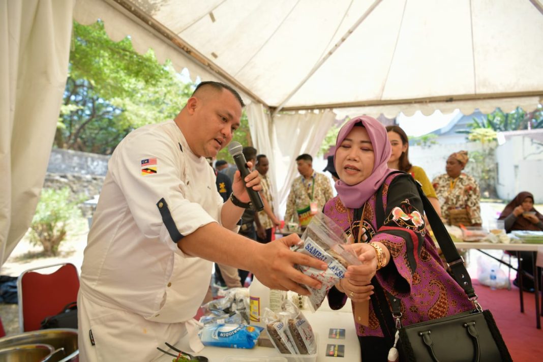 Empat Negara ASEAN Meriahkan Festival Budayaw IV dengan Lokakarya Pewarnaan Alami dan Kuliner