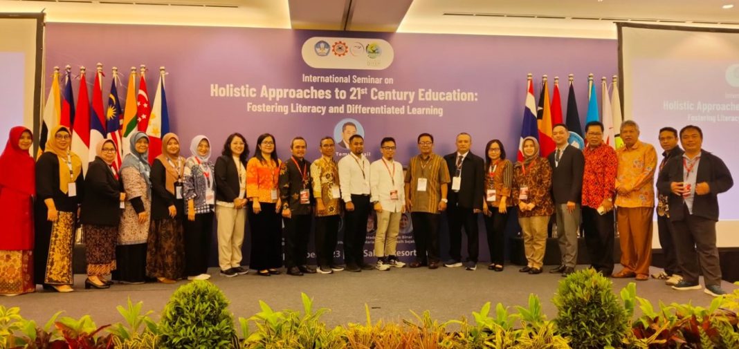 Kemendikbudristek bersama SEAQIS dan SEAQIL Gelar International Seminar on Holistic Approaches to 21st Century Education