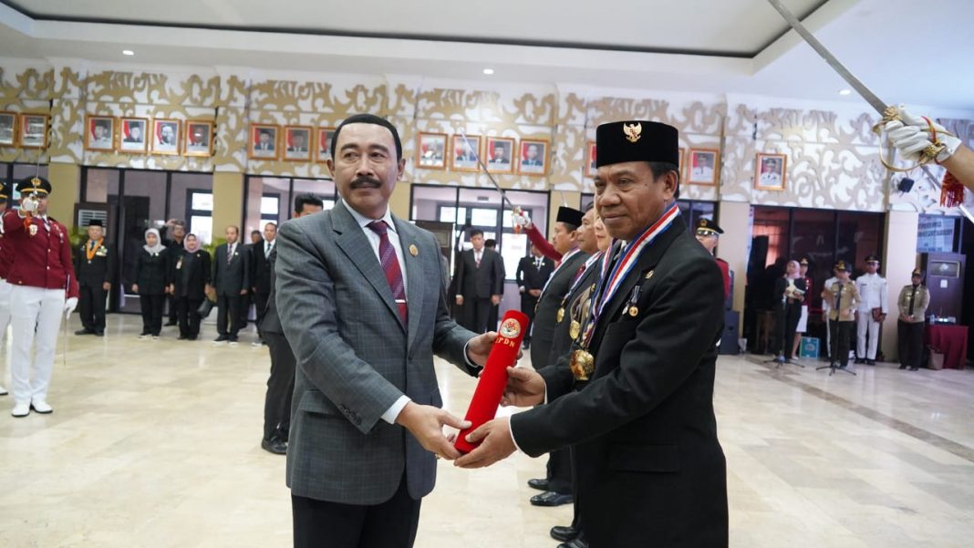 Lihadnyana Dianugerahi Kartika Pamong Praja Muda Dan Alumndi Kehormatan Oleh IPDN