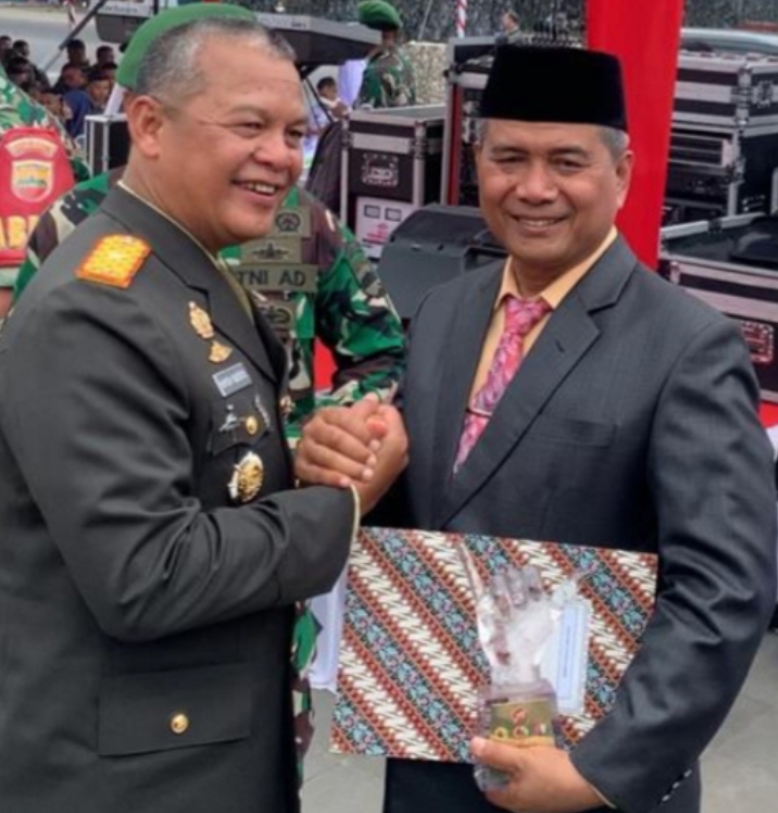 Peringatan HUT TNI ke 78, DPMD Sumbar Satu Satunya OPD Raih Penghargaan dari Danrem 032 Wirabraja