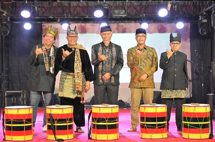 Gubernur Mahyeldi Buka Festival WBTb Sumbar