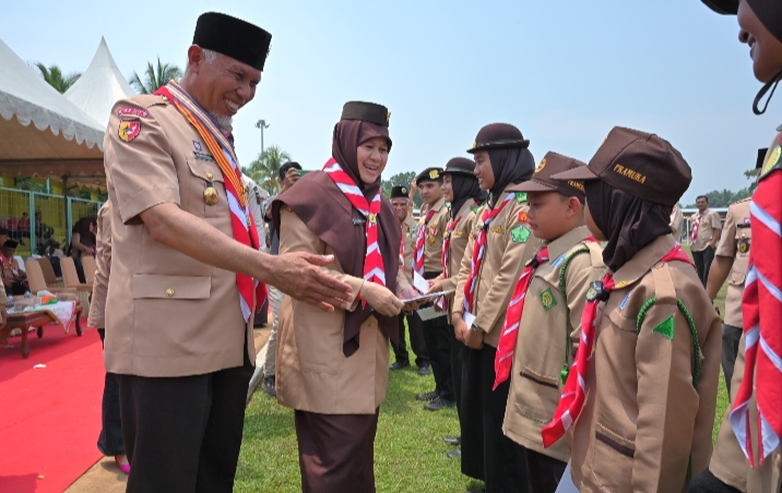 Gubernur Mahyeldi Selaku Ketua Mabida Sumbar Pimpin Upacara Hari Pramuka ke-62 di Sijunjung