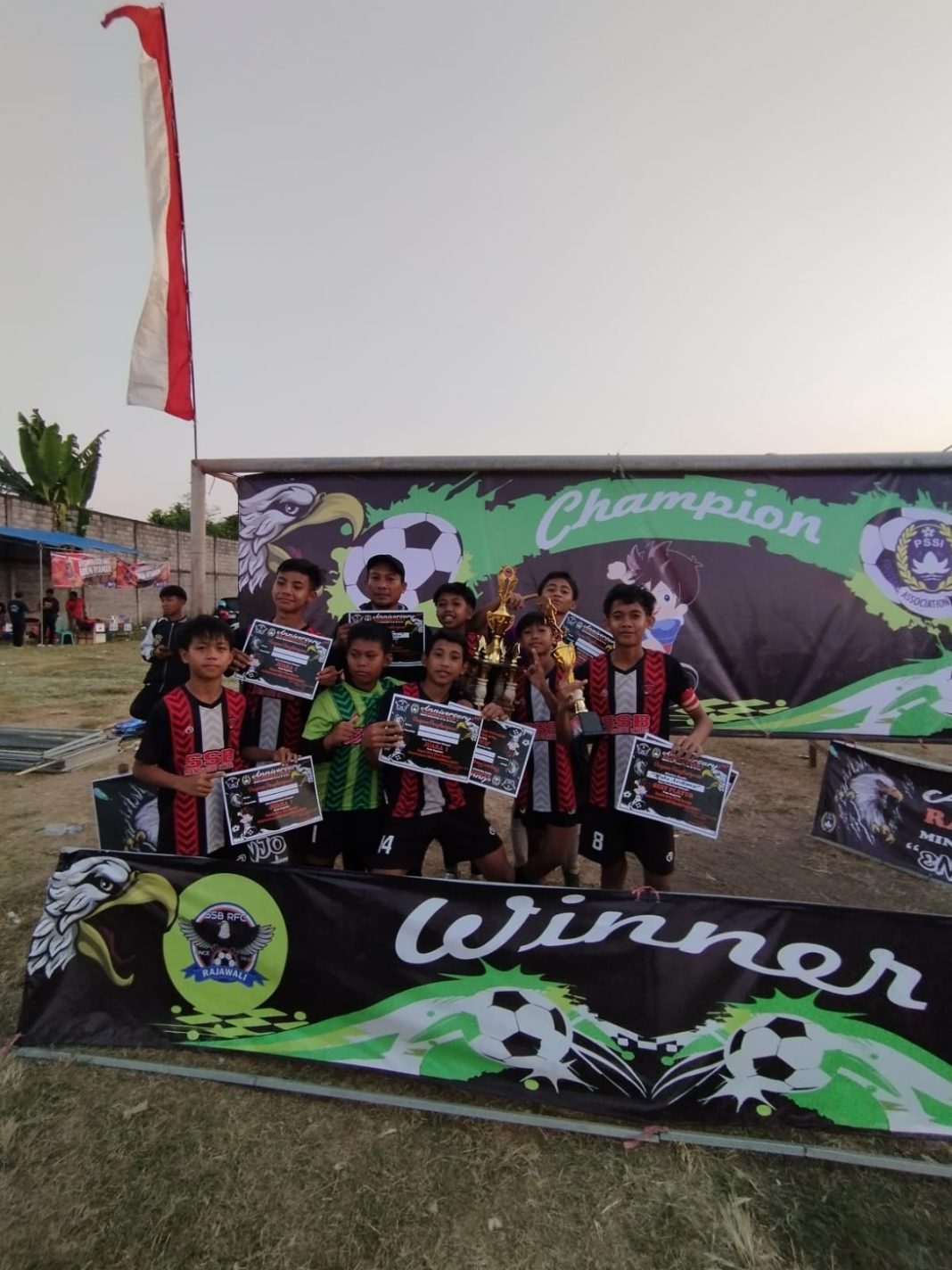 Luar Biasa! Tim SSB Manistutu United Juarai Rajawali Open Cup 1 Jawa-Bali
