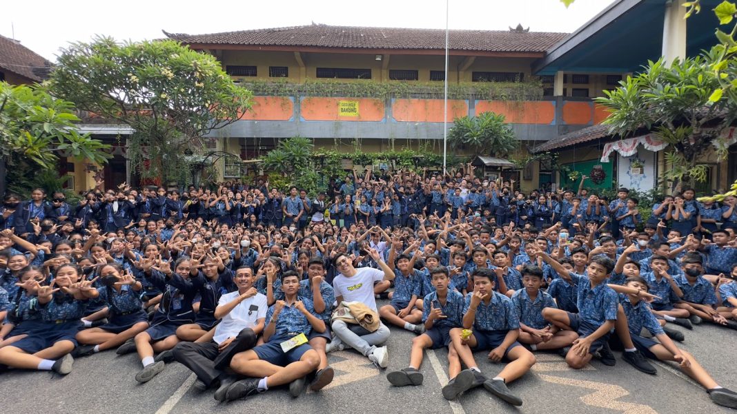 Ribuan Pelajar di Bali Ikut Kampanye Anti Bullying dari Waroeng Steak
