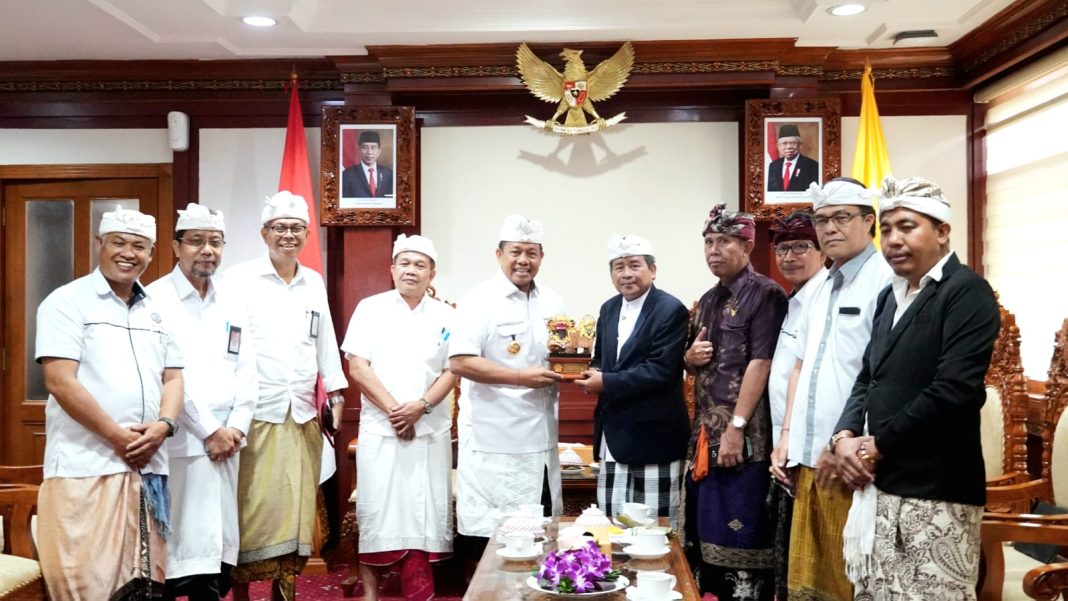 Pj. Gubernur Mahendra Jaya Harap LPD Lebih Inovatif dan Solutif Bagi Krama Bali