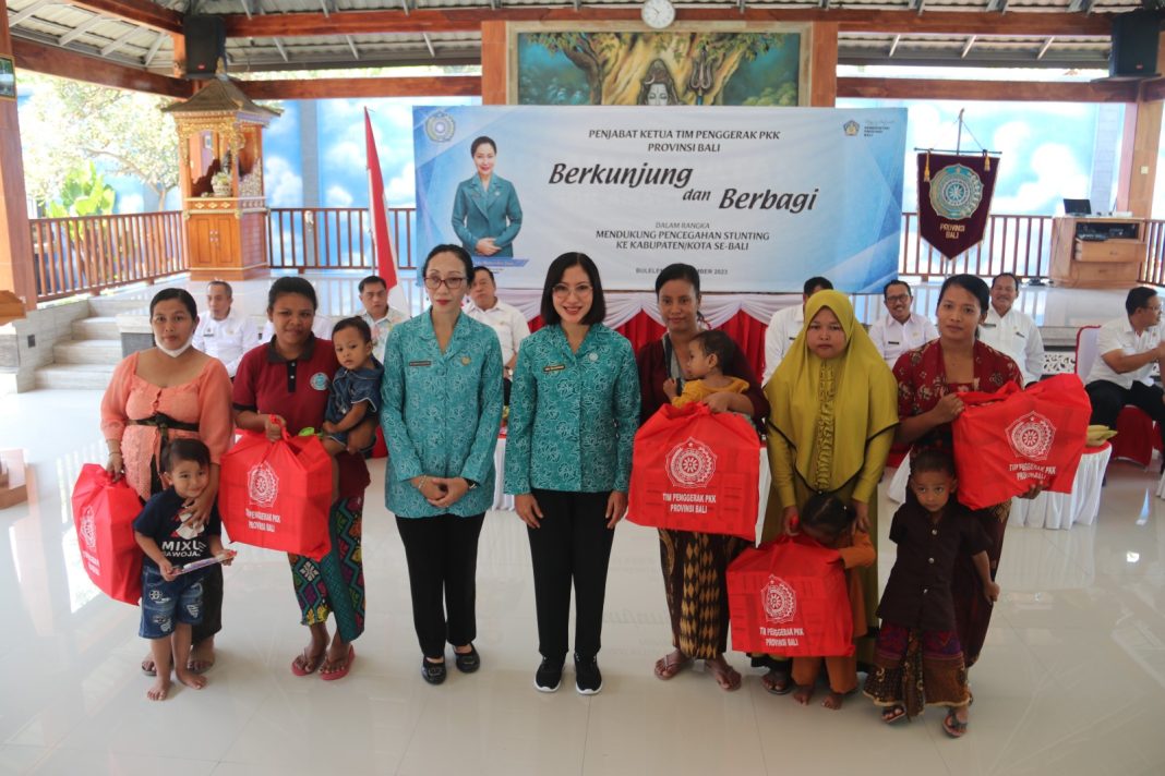 Pj. Bupati Lihadnyana Berikan Apresiasi PKK Provinsi Bali Dalam Kegiatan Berkunjung dan Berbagi