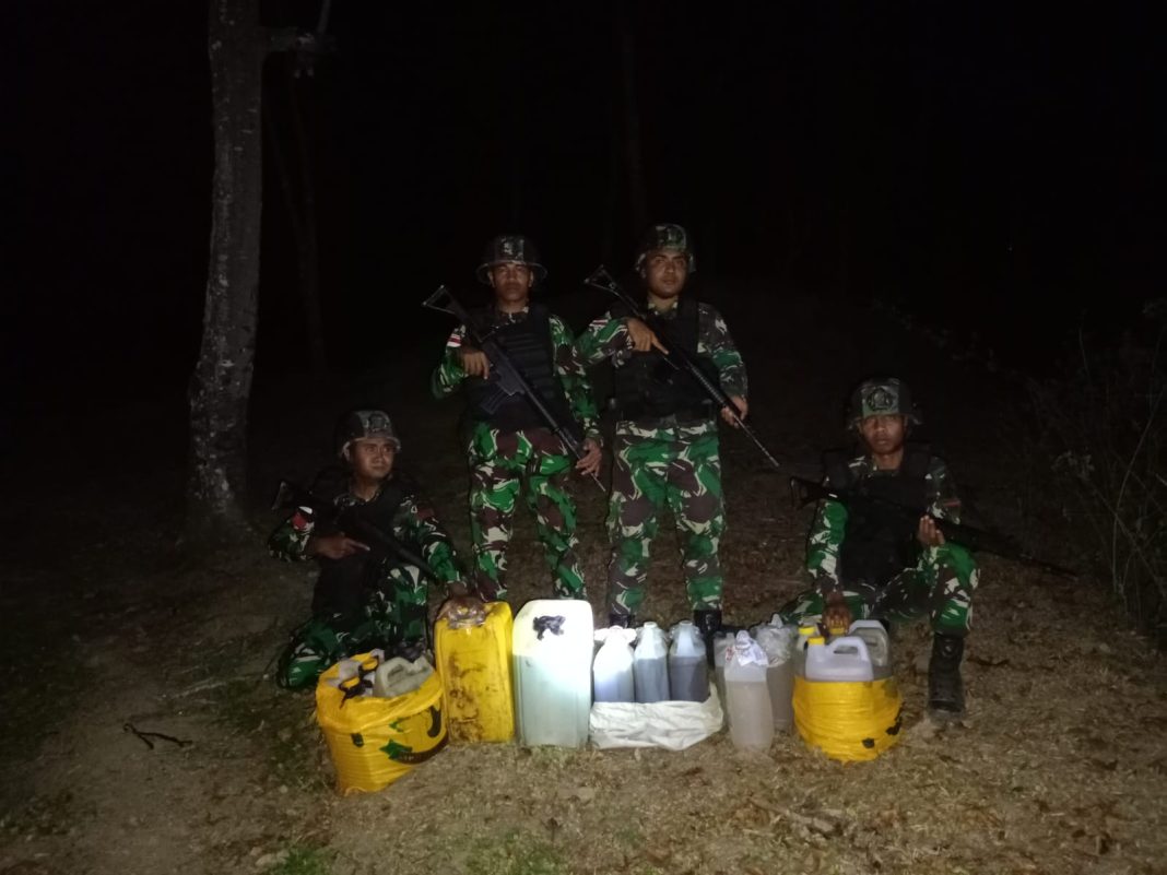 Pos Kewar Satgas Pamtas Yonif 742/SWY Gagalkan Penyelundupan 110 Liter BBM