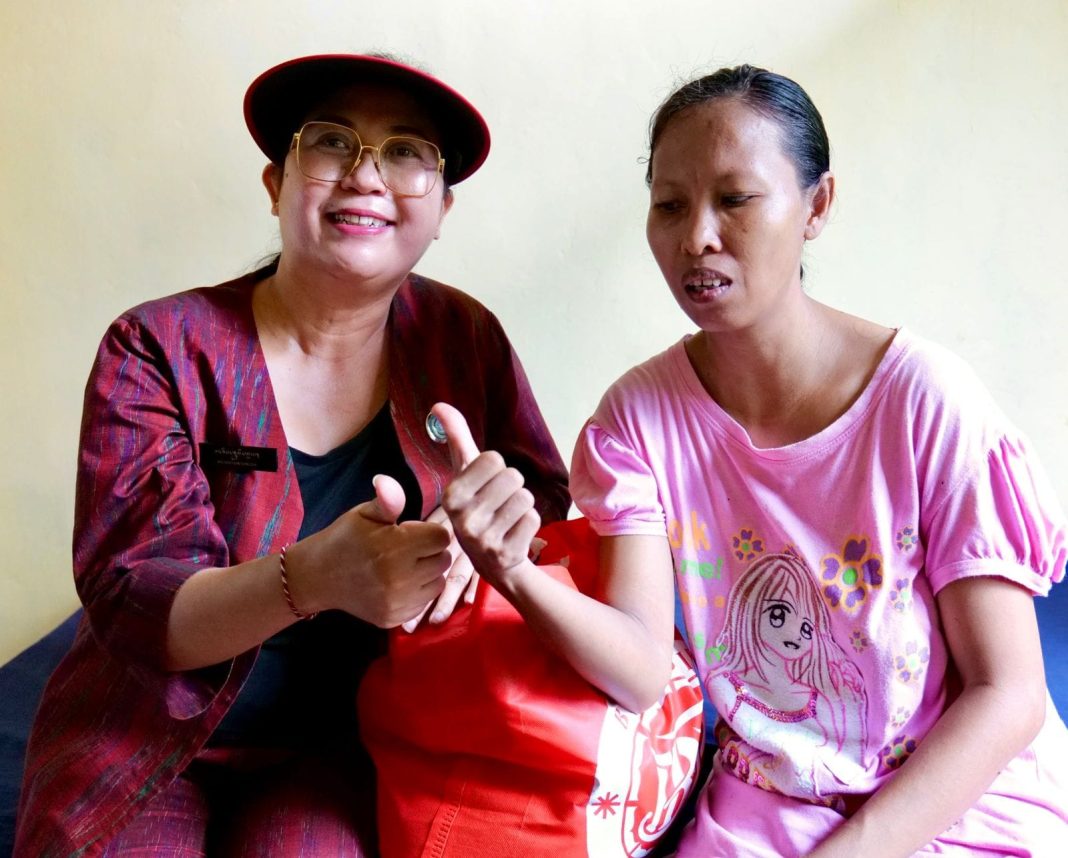 Roadshow Aksi Sosial Menyapa dan Berbagi, Ini yang Dilakukan Ny. Rai Wahyuni Sanjaya!