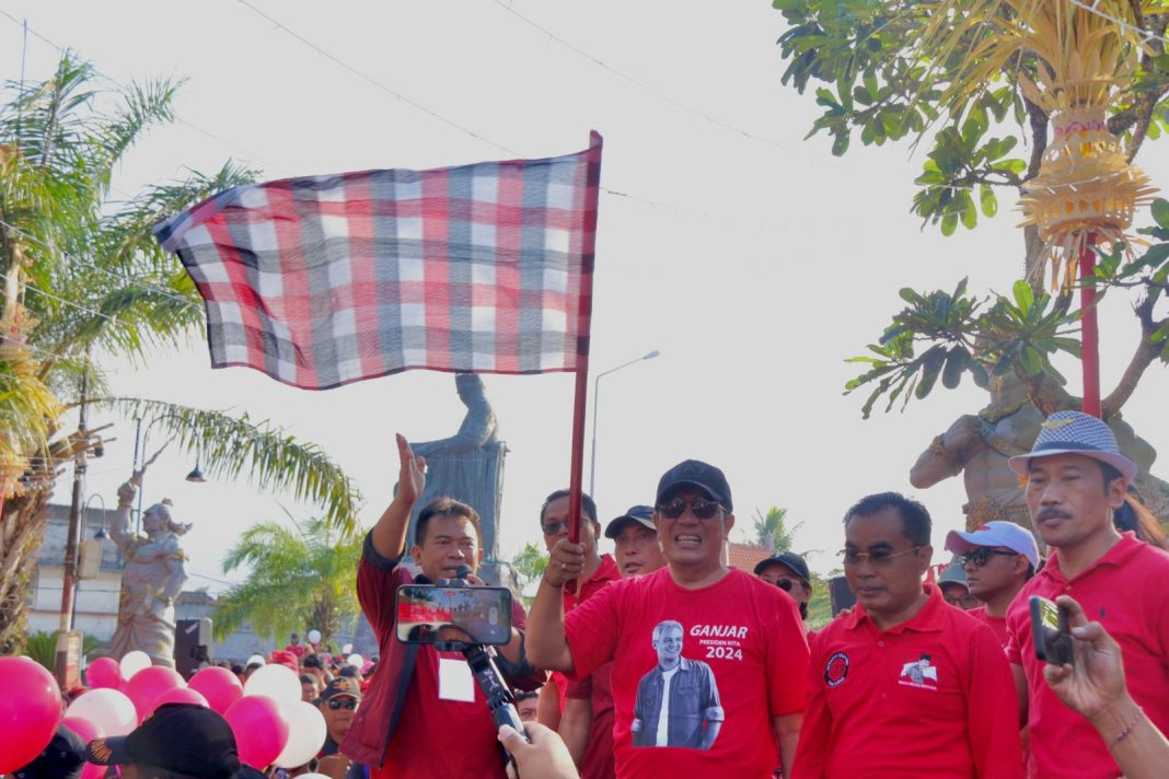 Ribuan Warga Antusias Ikuti Creatif Fun Walk Ganjar di Area Taman Bung Karno