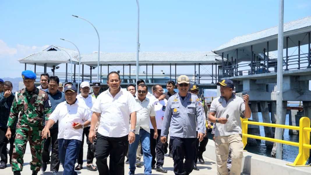 Pj. Gubernur Mahendra Jaya Cek Kesiapan Angkutan Nataru di Pelabuhan Gilimanuk