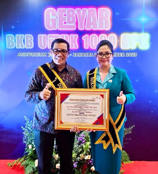 Sukseskan Program Stunting, Bupati Sanjaya dan Ny. Rai Wahyuni Sanjaya Dinobatkan Sebagai Duta Orang Tua Hebat Tingkat Nasional