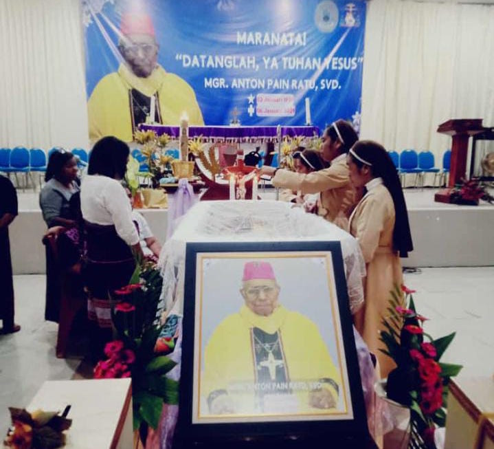Uskup Emeritus Keuskupan Atambua Mgr. Anton Pain Ratu SVD Tutup Usia, Besok Akan Dimakamkan di Gereja Katedral Atambua