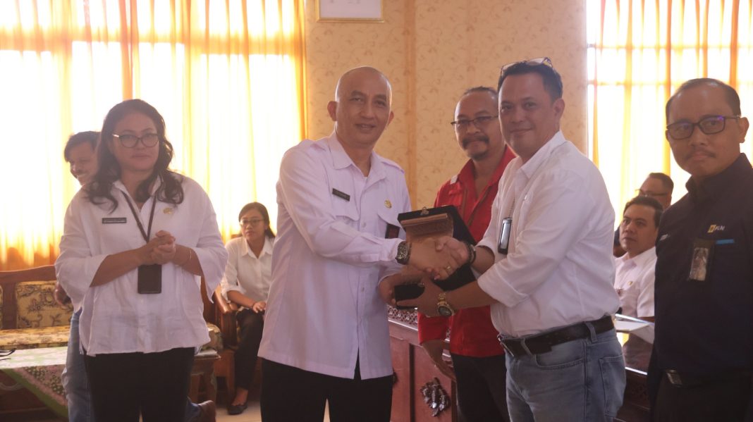 Kepala Dinas Ketenagakerjaan dan ESDM Provinsi Bali Buka Diseminasi Norma K3 Dalam Rangka Peringatan Bulan K3 Tahun 2024