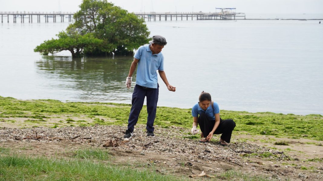 Peringati Bulan K3, Disnaker ESDM Bali Lakukan Aksi “Clean Up Beach” Bersama 500 Peserta