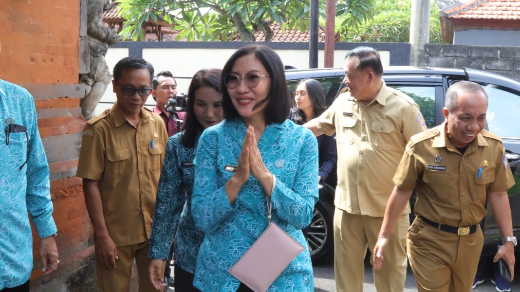 Pj. Ketua TP PKK Bali Ingin Desa Temesi Dikenal Masyarakat Sebagai Desa Indah dan Asri