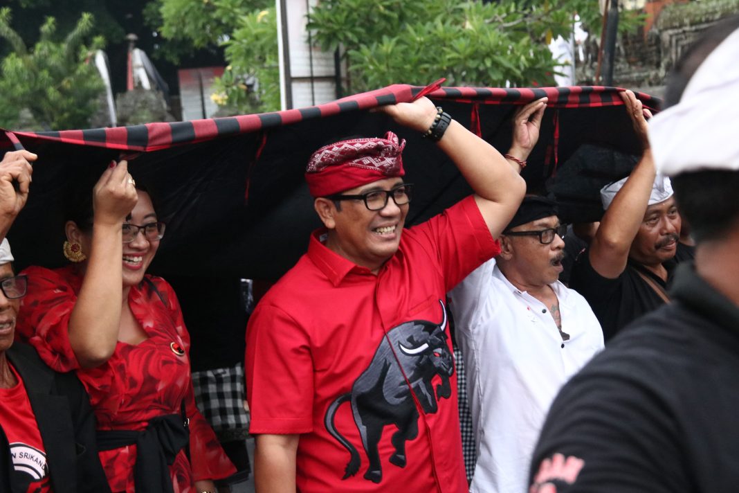 Ketua DPC PDIP Tabanan Kibarkan Bendera Abiantuwung Bersatu dan Deklarasi Ganjar – Mahfud