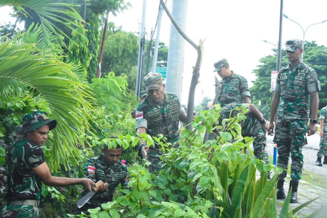 Danrem Kupang Brigjen Joao Nunes Pimpin Karya Bakti Pembersihan Sepanjang Jalan W.J Lalamentik