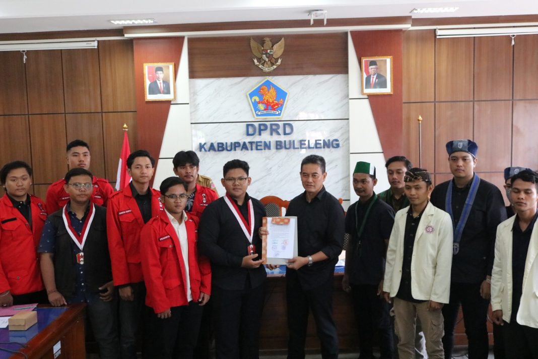 Ketua Dewan Buleleng Tanda Tangani Pernyataan Sikap Pemilu Damai