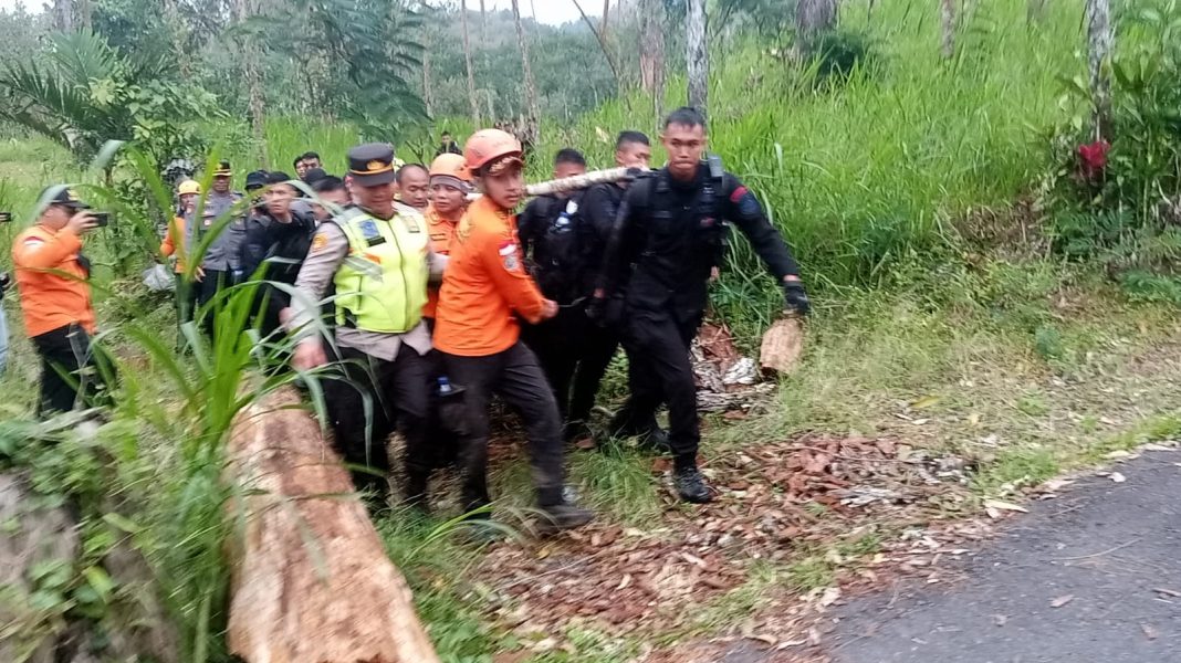 Cuaca Ekstrim Bikin Evakuasi Jenazah dari Puncak Gunung Agung Mengalami banyak Kendala