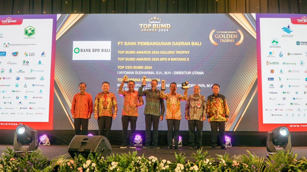Pj. Gubernur Bali S.M. Mahendra Jaya Terima Penghargaan Top Pembina BUMD 2024