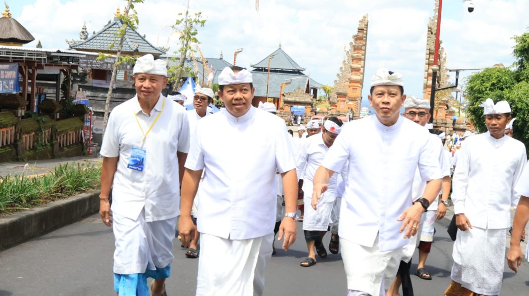 Pj. Gubernur Mahendra Jaya Apresiasi Dukungan Semua Pihak Sukseskan Pelaksanaan Karya IBTK Pura Agung Besakih