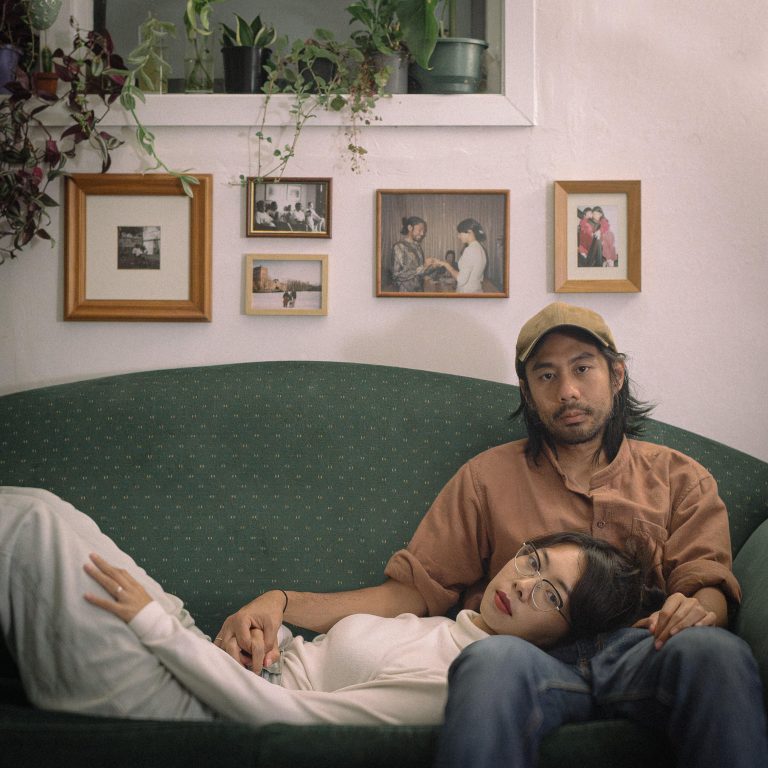 Rara Sekar dengan Proyek Solonya, hara, Menulis Original Soundtrack untuk Film “Dua Hati Biru” Berjudul “Tak Ada Keluarga yang Sempurna”