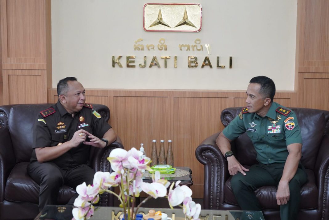 Jalin Sinergitas, Pangdam Udayana Kunjungi Kajati Bali