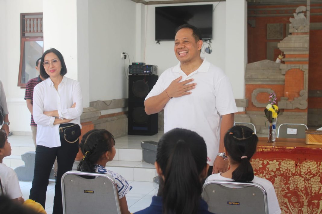 Serahkan Bantuan ke Panti Sosial di Buleleng, PJ. Gubernur Bali Ucapkan Terima Kasih Kepada Tenaga Perawat