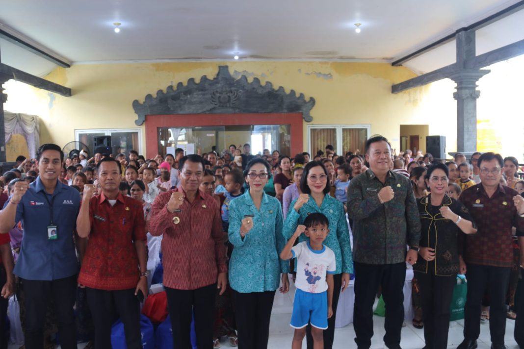 Kegiatan Aksi Sosial “Berkunjung dan Berbagi” TP PKK Bali: Upaya Tanggap Stunting di Desa Tigawasa