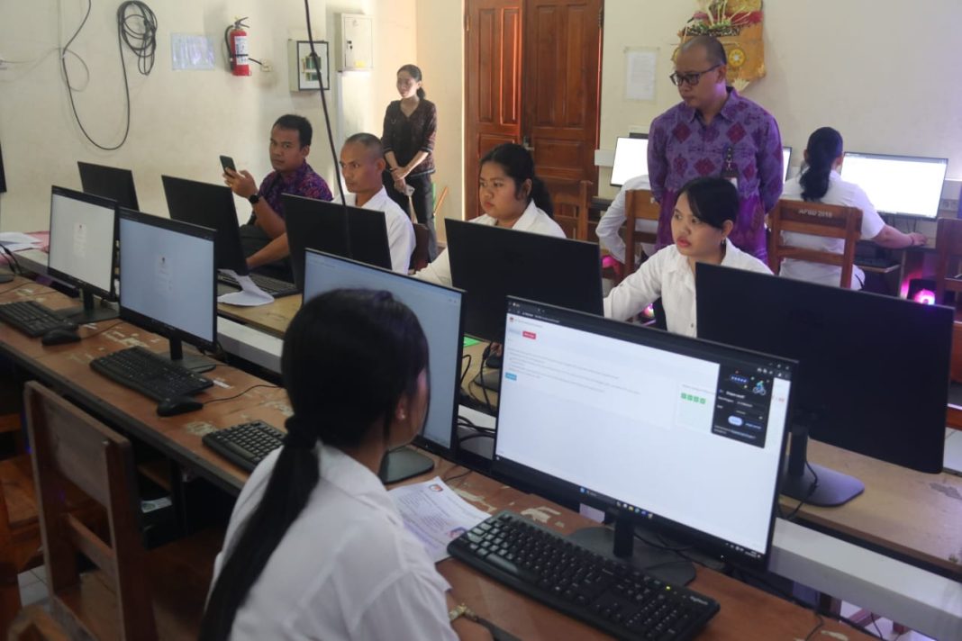 Diikuti 92 Peserta, KPU Buleleng Gelar Tes Seleksi Badan Adhoc untuk Pilkada 2024