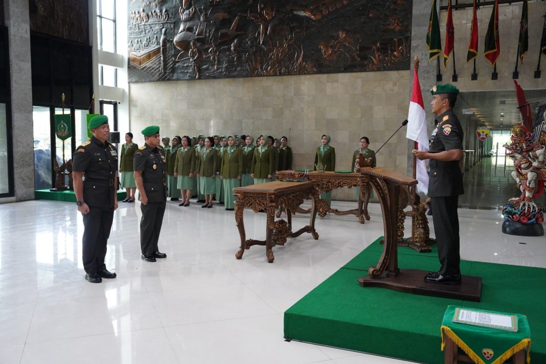 Pangdam Mayjen TNI Bambang Trisnohadi Pimpin Sertijab, Brigjen TNI Hartono Resmi Jabat Kasdam IX/Udayana