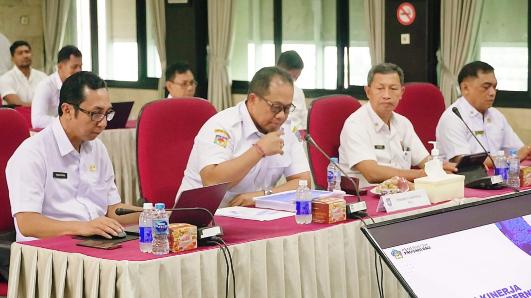 Pj. Gubernur Bali S. M. Mahendra Jaya Sampaikan Laporan Capaian Kinerja Dengan Tagline Ngrombo – Satu Hati, Satu Kata, Satu Tindakan