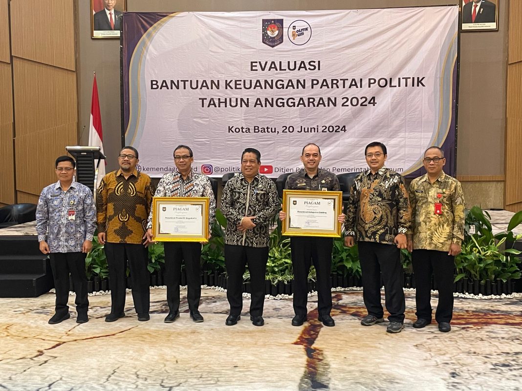 Berturut-Turut, Pemkab.Buleleng Raih Penghargaan Nasional dalam Pencairan Bantuan Keuangan Parpol