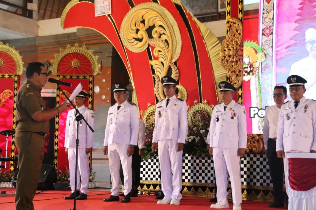 Komitmen Kuat Membangun Tabanan dari Desa, Bupati Sanjaya Mengukuhkan Perpanjangan Masa Jabatan Perbekel dan Badan Permusyawaratan Desa