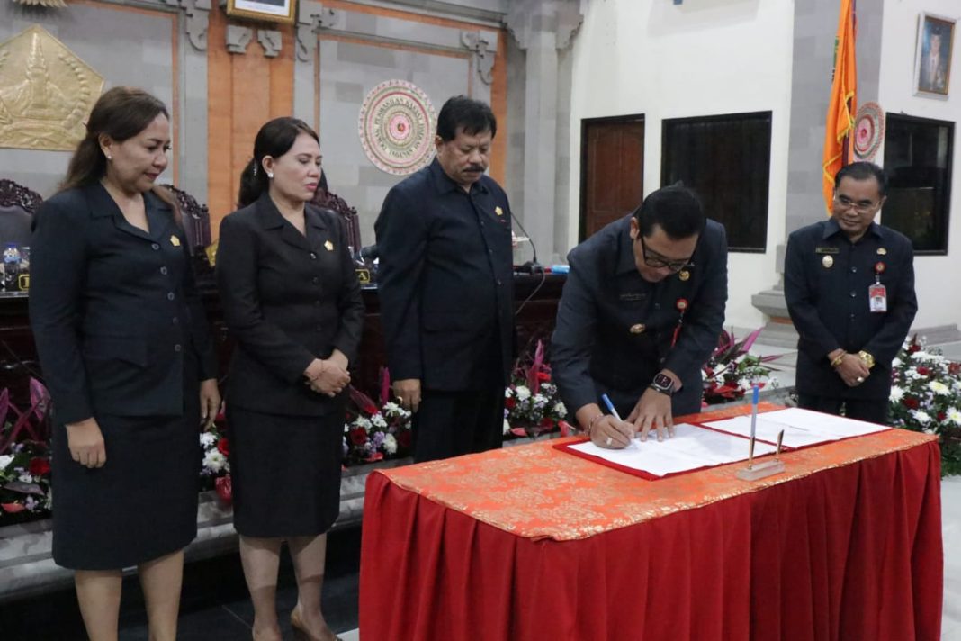 Bupati Tabanan Hadiri Rapat Paripurna DPRD Kabupaten Tabanan Ke-6, Terkait Persetujuan 3 (tiga) Ranperda