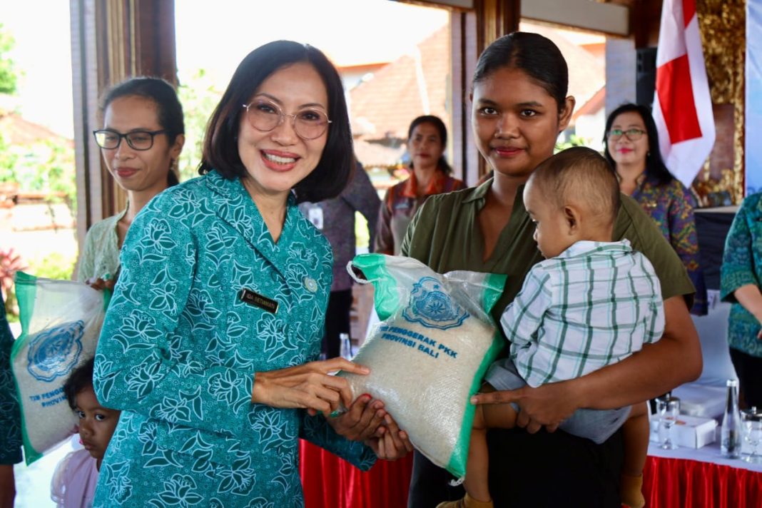 Fokuskan Pencegahan Stunting, Pj. Ketua TP PKK Bali Ny. drg. Ida Mahendra Ajak Orangtua Kawal Tumbuh Kembang Anak