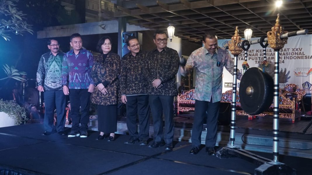 Agar Tetap Diminati, Sekda Dewa Made Indra dan Kepala Perpustakaan Nasional Sepakat Bawa Perpustakaan Ikuti Perubahan Zaman