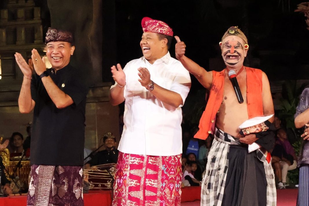 Disaksikan Pj. Gubernur Mahendra Jaya, Pergelaran Drama Gong Lawas Pukau Penonton PKB ke-46