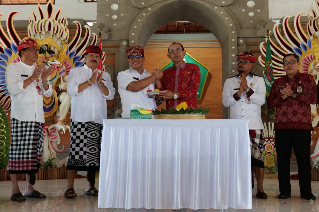 Bupati Tabanan Hadiri Peringatan Puncak Hari Koperasi Nasional ke-77